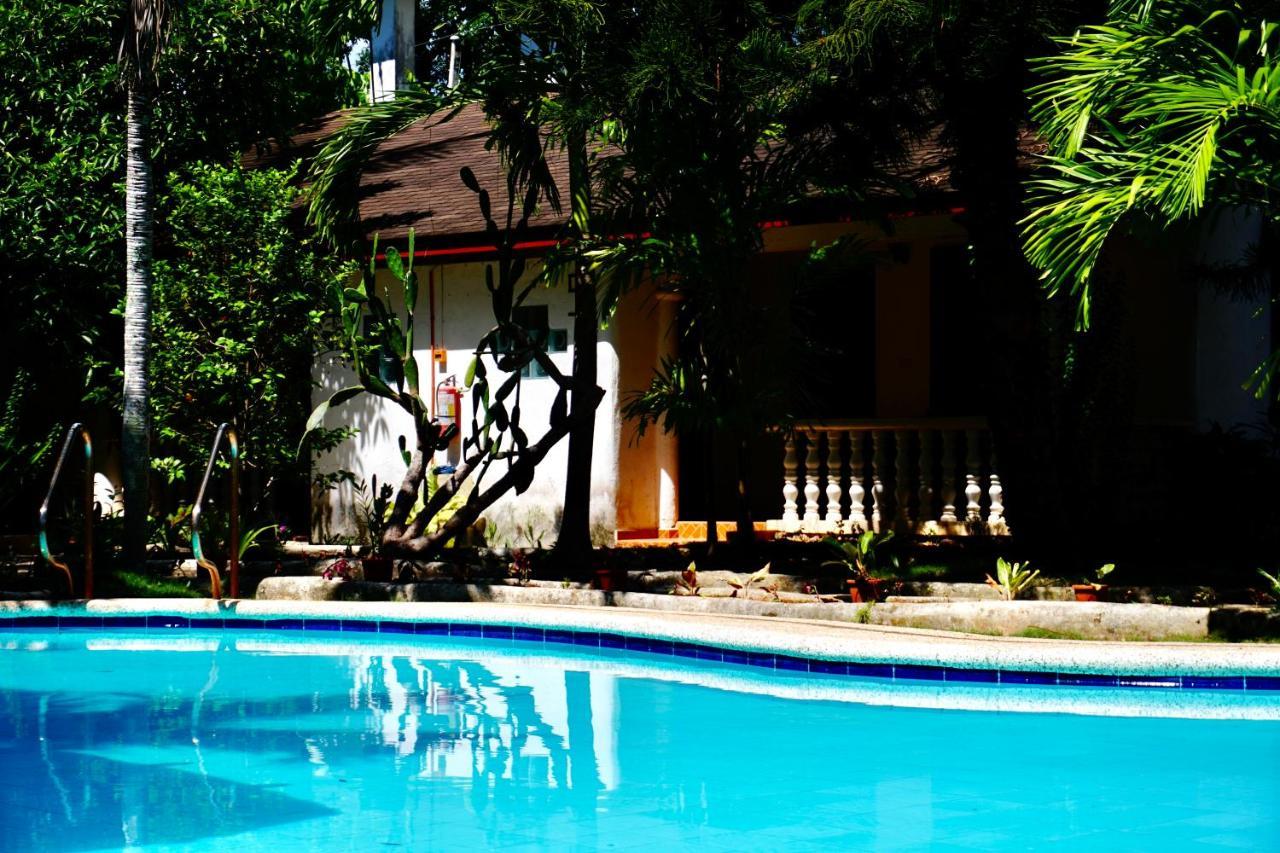 Flower Garden Resort بنغلاو المظهر الخارجي الصورة